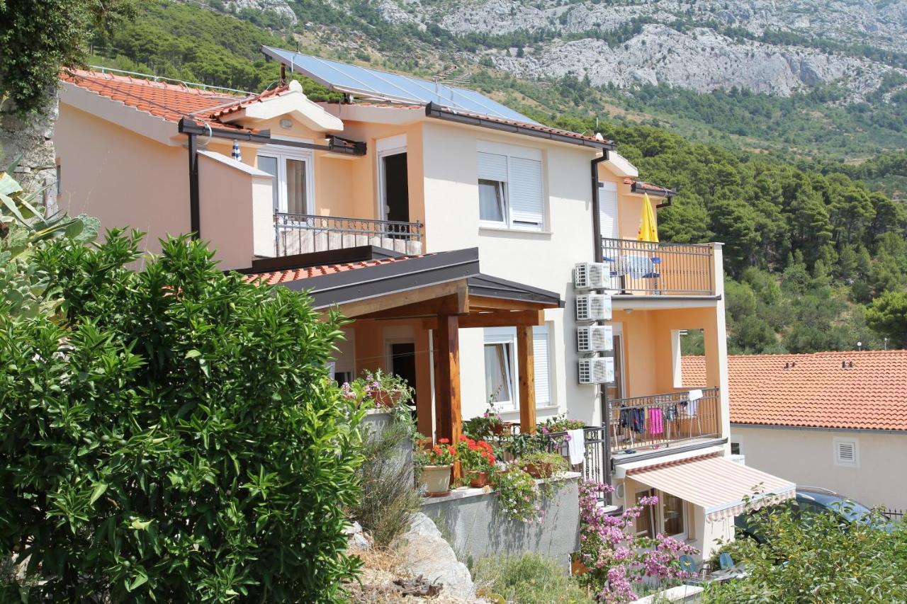 Apartments And Rooms By The Sea Brela, Makarska - 13118 Екстер'єр фото