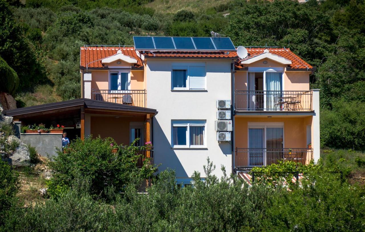 Apartments And Rooms By The Sea Brela, Makarska - 13118 Екстер'єр фото