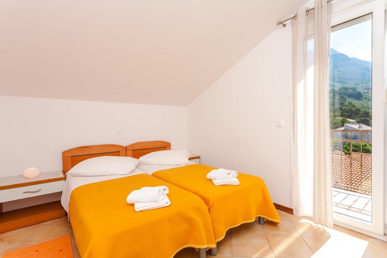 Apartments And Rooms By The Sea Brela, Makarska - 13118 Екстер'єр фото