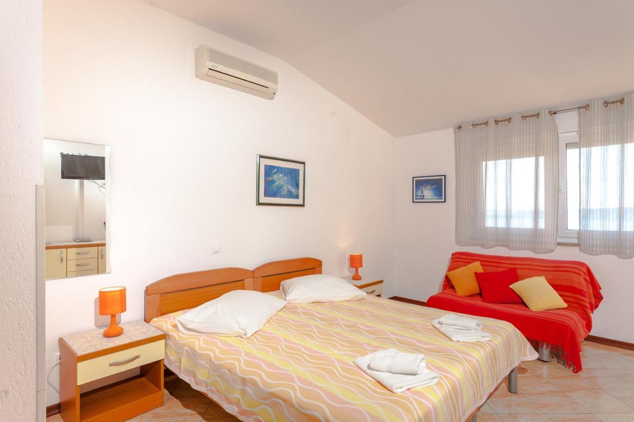 Apartments And Rooms By The Sea Brela, Makarska - 13118 Екстер'єр фото
