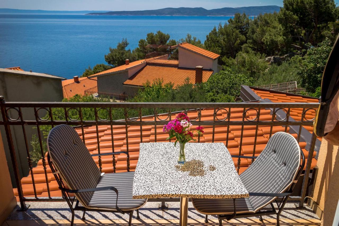 Apartments And Rooms By The Sea Brela, Makarska - 13118 Екстер'єр фото