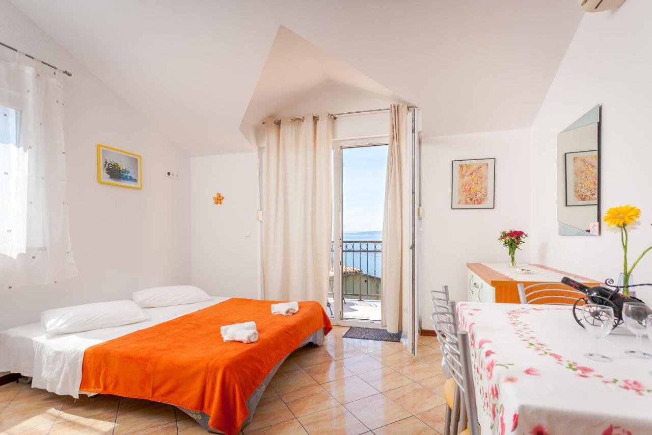 Apartments And Rooms By The Sea Brela, Makarska - 13118 Екстер'єр фото