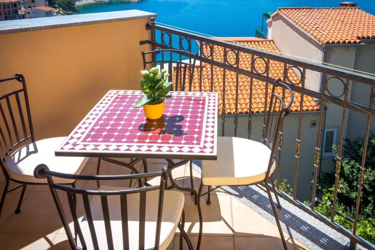 Apartments And Rooms By The Sea Brela, Makarska - 13118 Екстер'єр фото