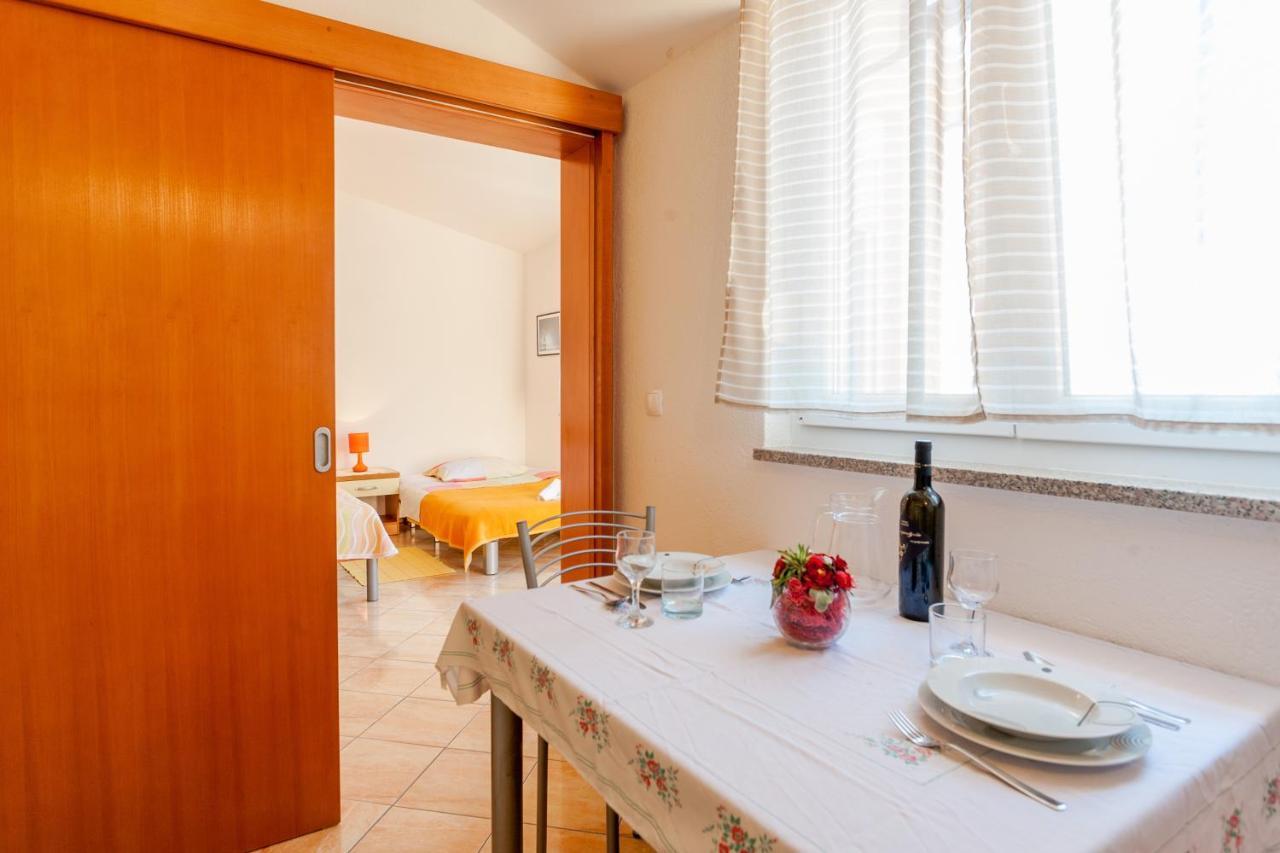 Apartments And Rooms By The Sea Brela, Makarska - 13118 Екстер'єр фото