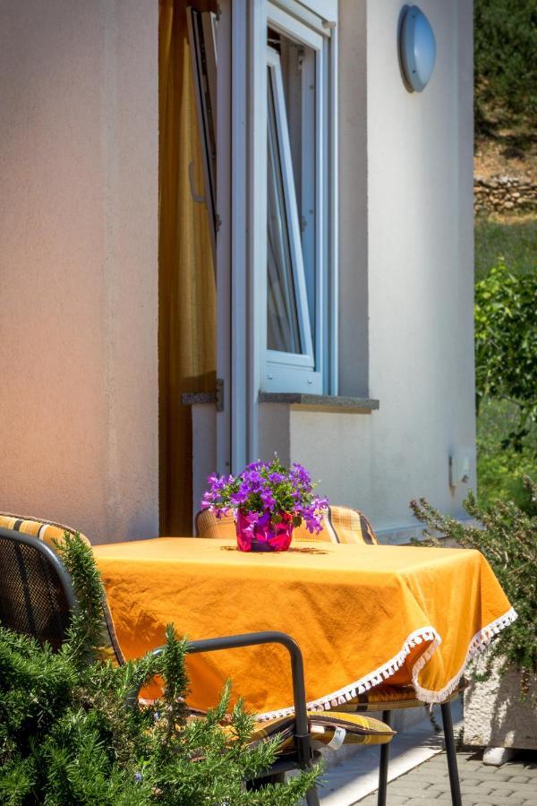Apartments And Rooms By The Sea Brela, Makarska - 13118 Екстер'єр фото