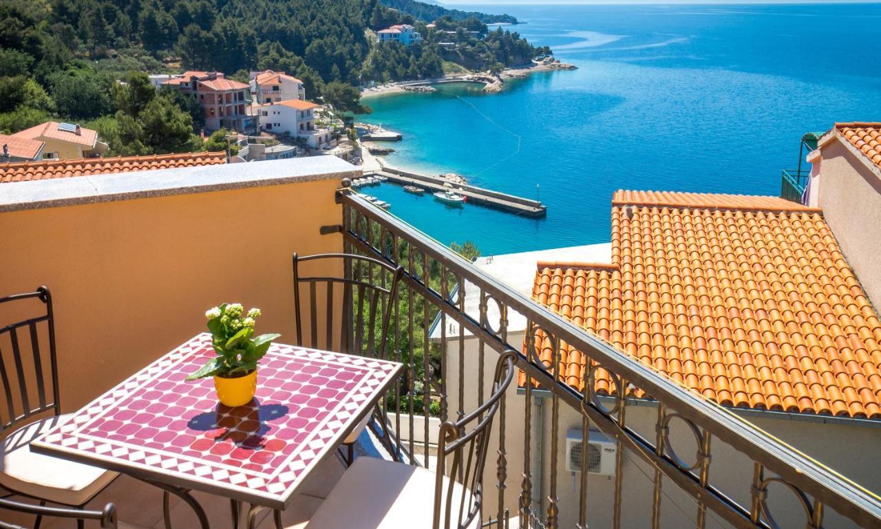 Apartments And Rooms By The Sea Brela, Makarska - 13118 Екстер'єр фото