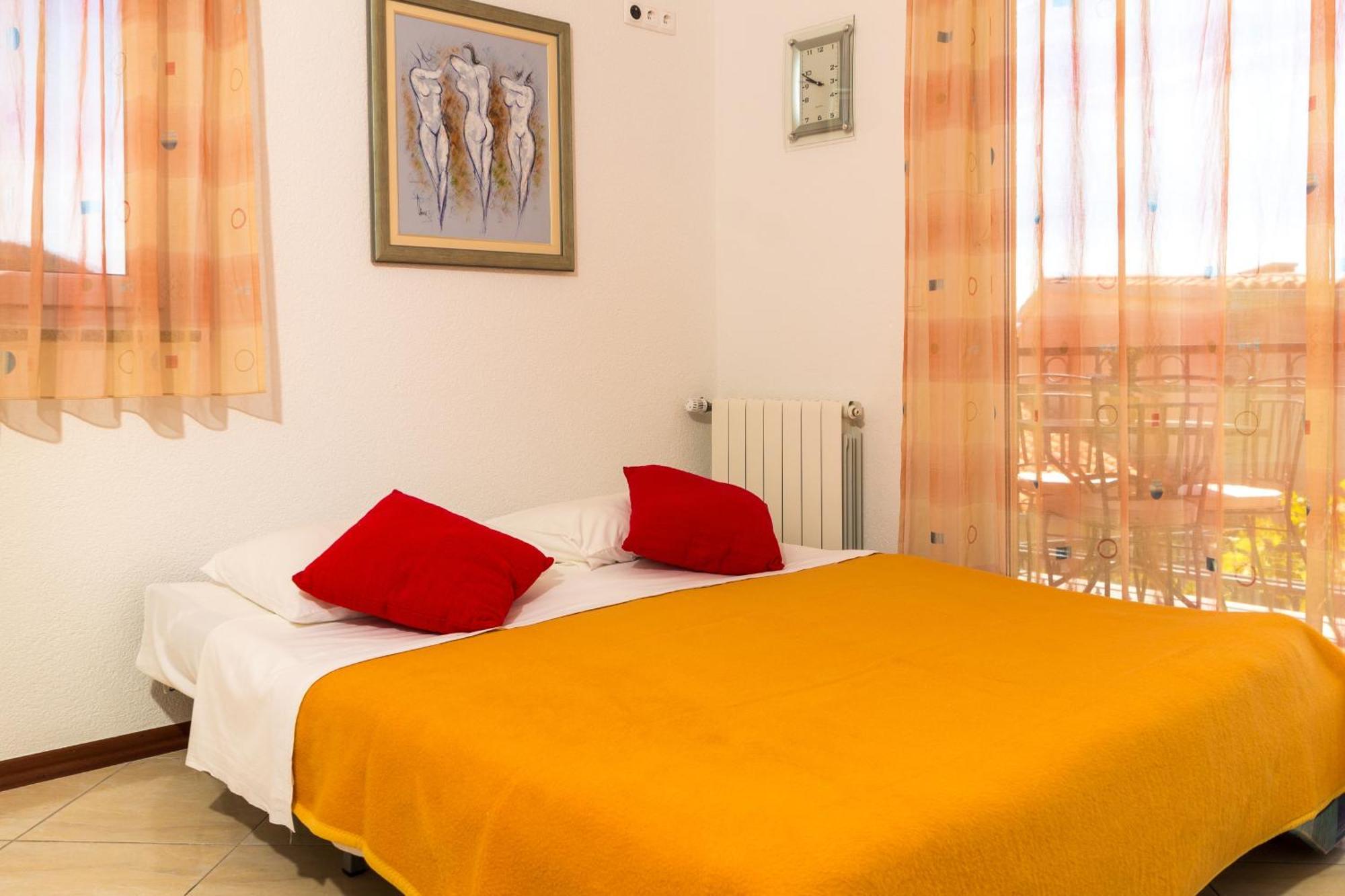 Apartments And Rooms By The Sea Brela, Makarska - 13118 Номер фото