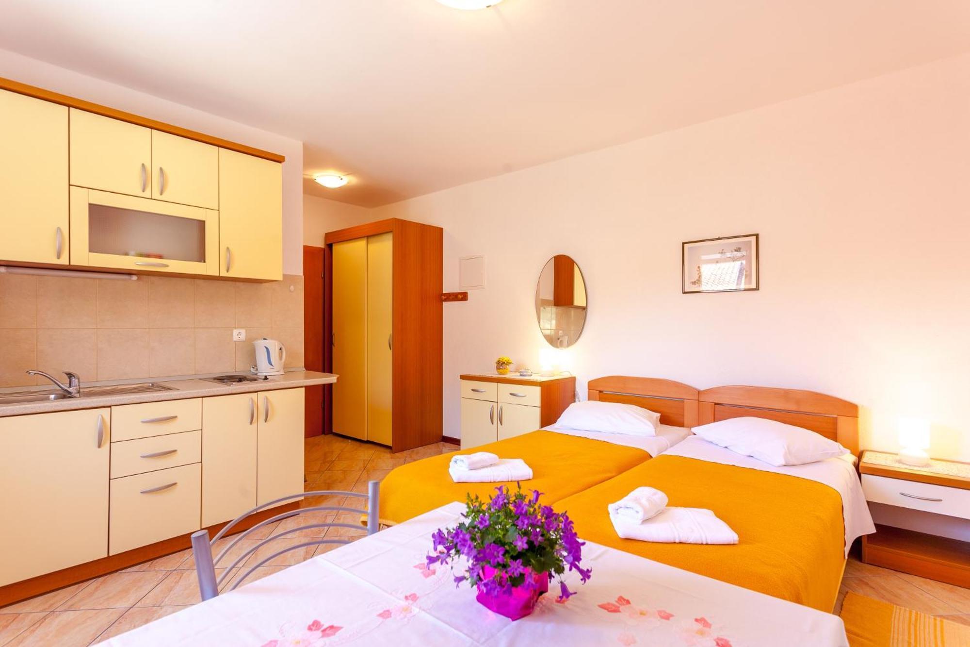 Apartments And Rooms By The Sea Brela, Makarska - 13118 Номер фото